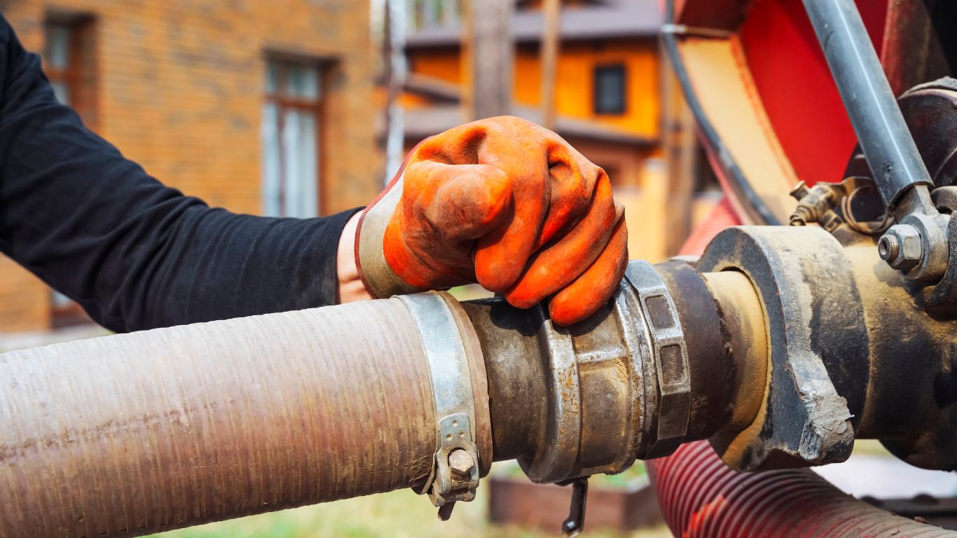 Los lodos de depuración representan un desafío, pero también una oportunidad para desarrollar soluciones sostenibles y circulares. Al gestionar estos residuos de manera adecuada, podemos contribuir a proteger el medio ambiente y generar valor económico.